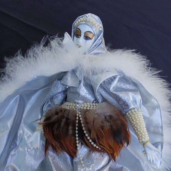 Porcelain Musical Doll Sound of Music Wind-up 15" - Picture 10 of 10